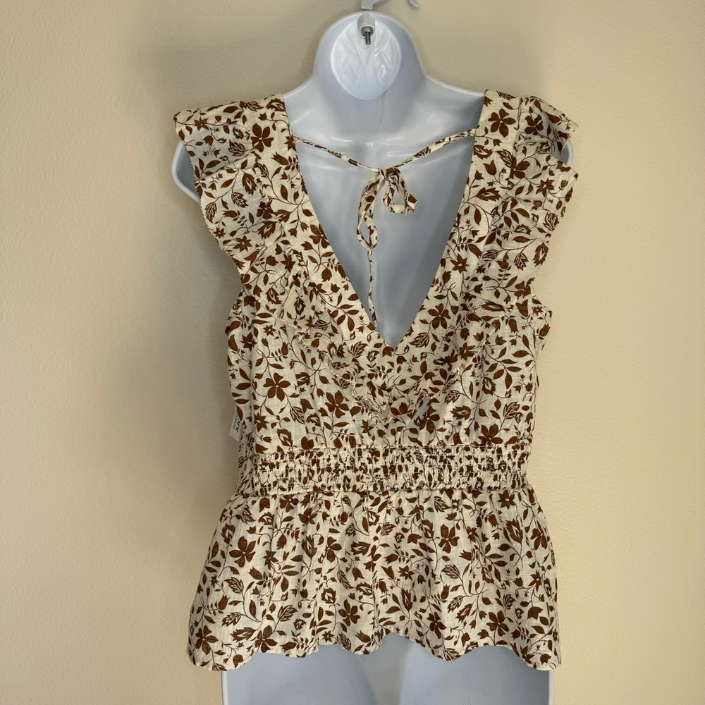 Flutter-Sleeve Floral V-Neck Tie-Back Top Size: M - Picture 10 of 16